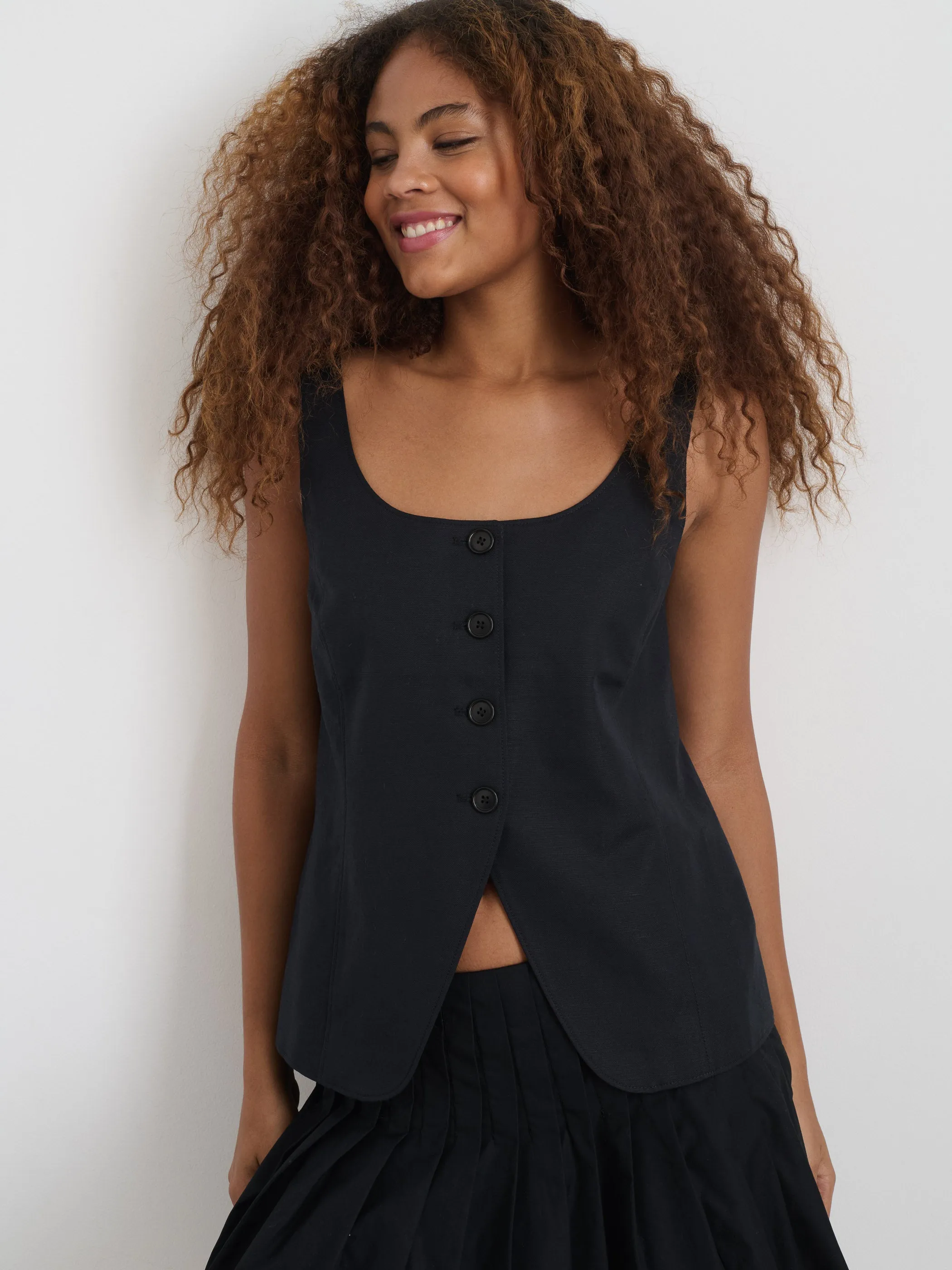 Soho Scoop Vest In Linen Cotton
